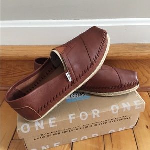 Toms Classic Leather Shoes in Cognac (Men’s)